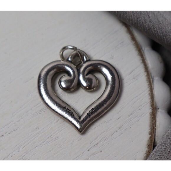 Retired James Avery Sterling Silver Scroll Heart Charm 4.9G / 0.9in - Picture 3 of 5